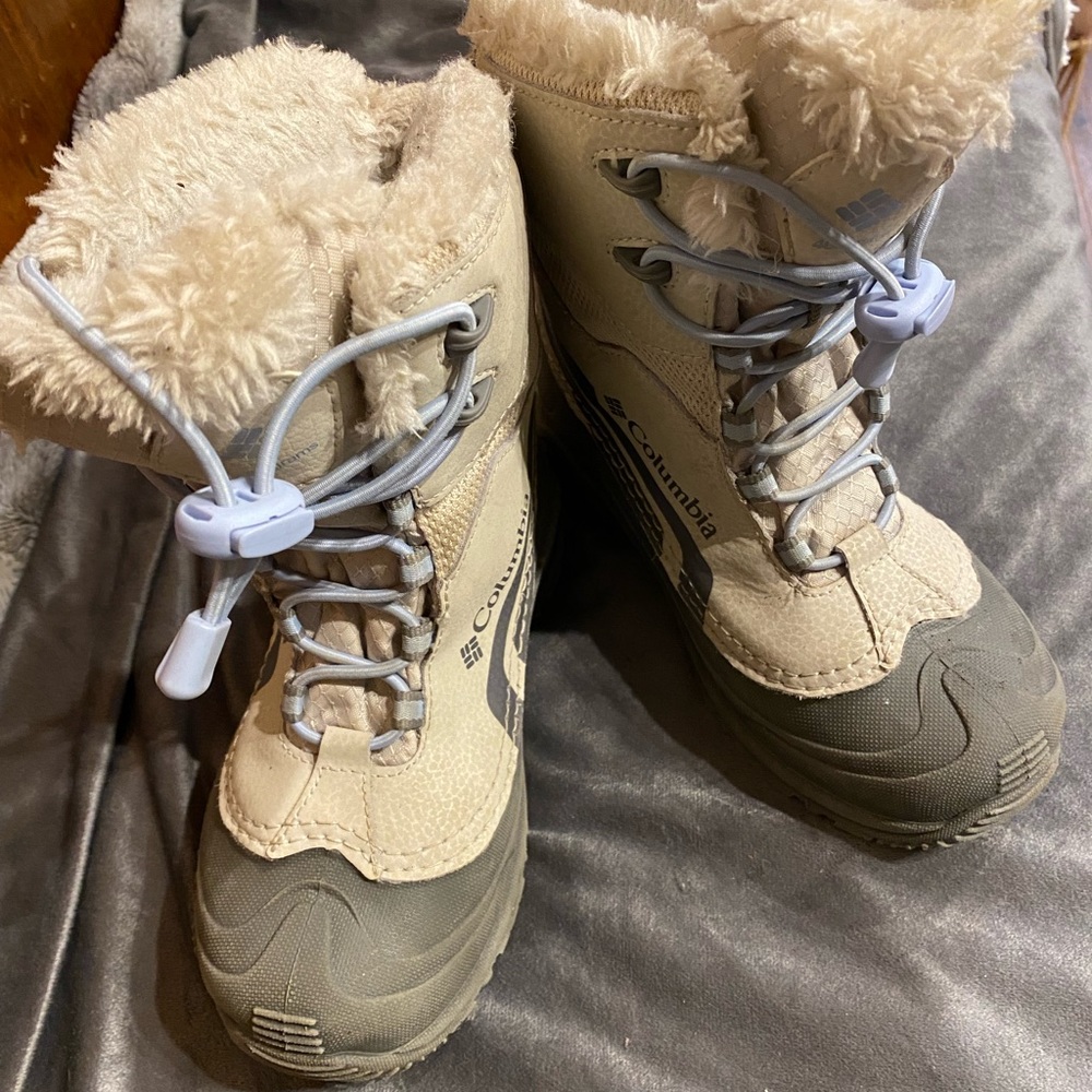 Girls size 2 Columbia winter boots